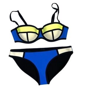 Triangl Neoprene size M